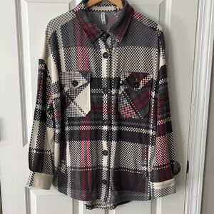 Zenana OversizedPlaid Checkered Shirt in Gray and Red with side pockets Sz Large